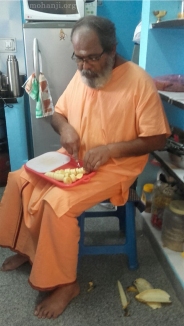 Avadhoota Nadananda cooking for Mohanji 1