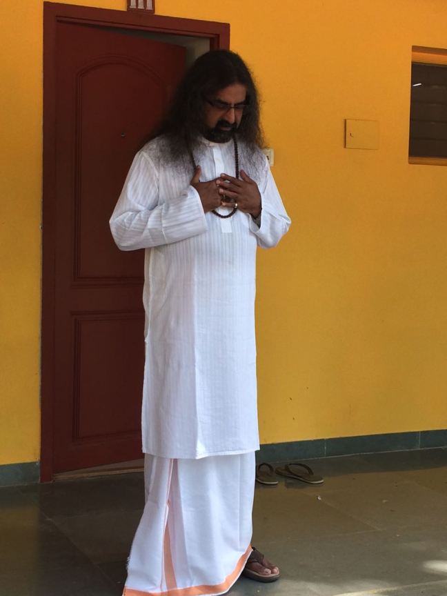 Mohanji in prayer.jpeg